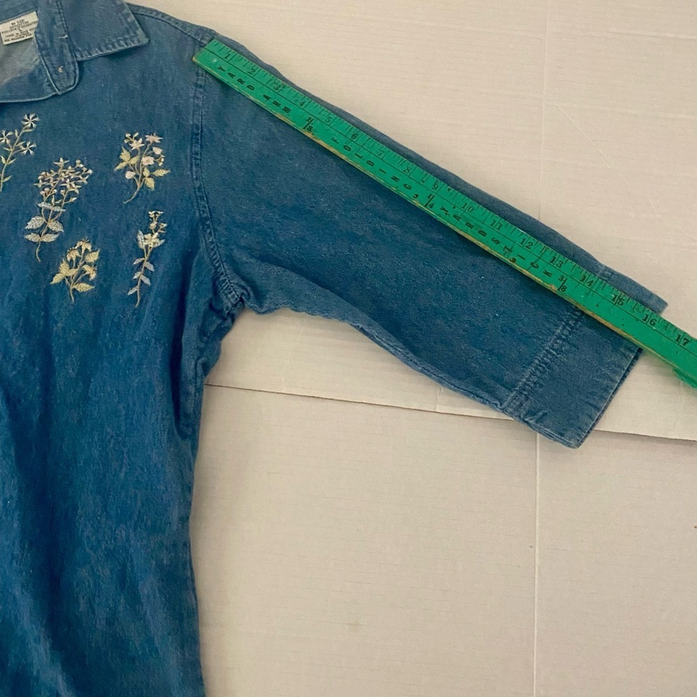 Vintage Casey&Max denim 3/4 sleeve button down with embroidered spring flowers - Picture 8 of 9